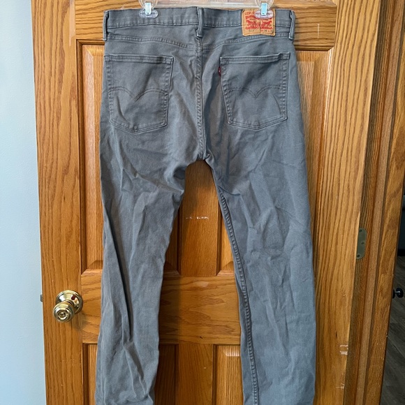 Men’s Levi Jeans - Picture 2 of 3